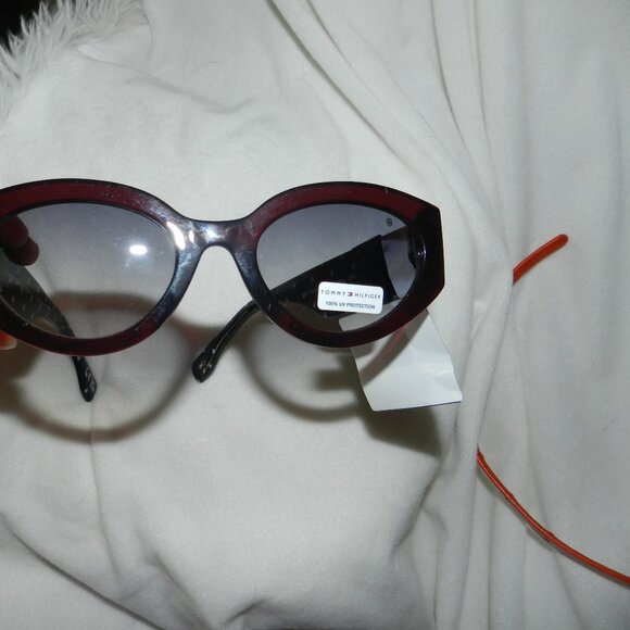 Tommy Hilfiger Logo Frames Women's Cat eye Sunglasses 🆕 📦⌚🏃🏻💨⚡🚚 - Picture 10 of 15